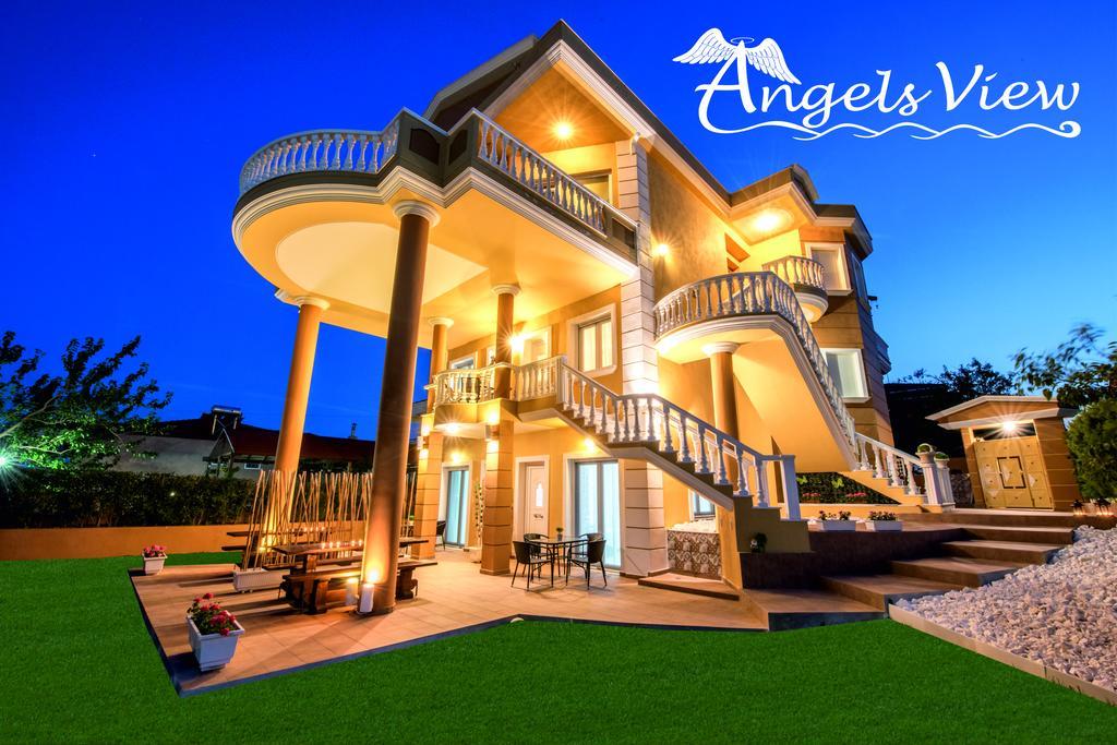 يميناريا Angels View Luxury Family Apartments المظهر الخارجي الصورة